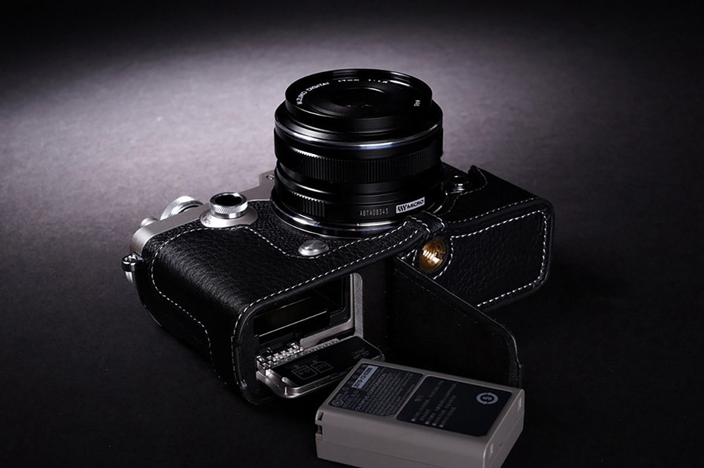 TP Original OLYMPUS PEN-F用 ボディーハーフケース ブラック