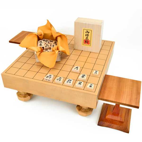 将棋セット 新桂2寸ハギ足付将棋盤セット(将棋駒白椿上彫駒) | 足付
