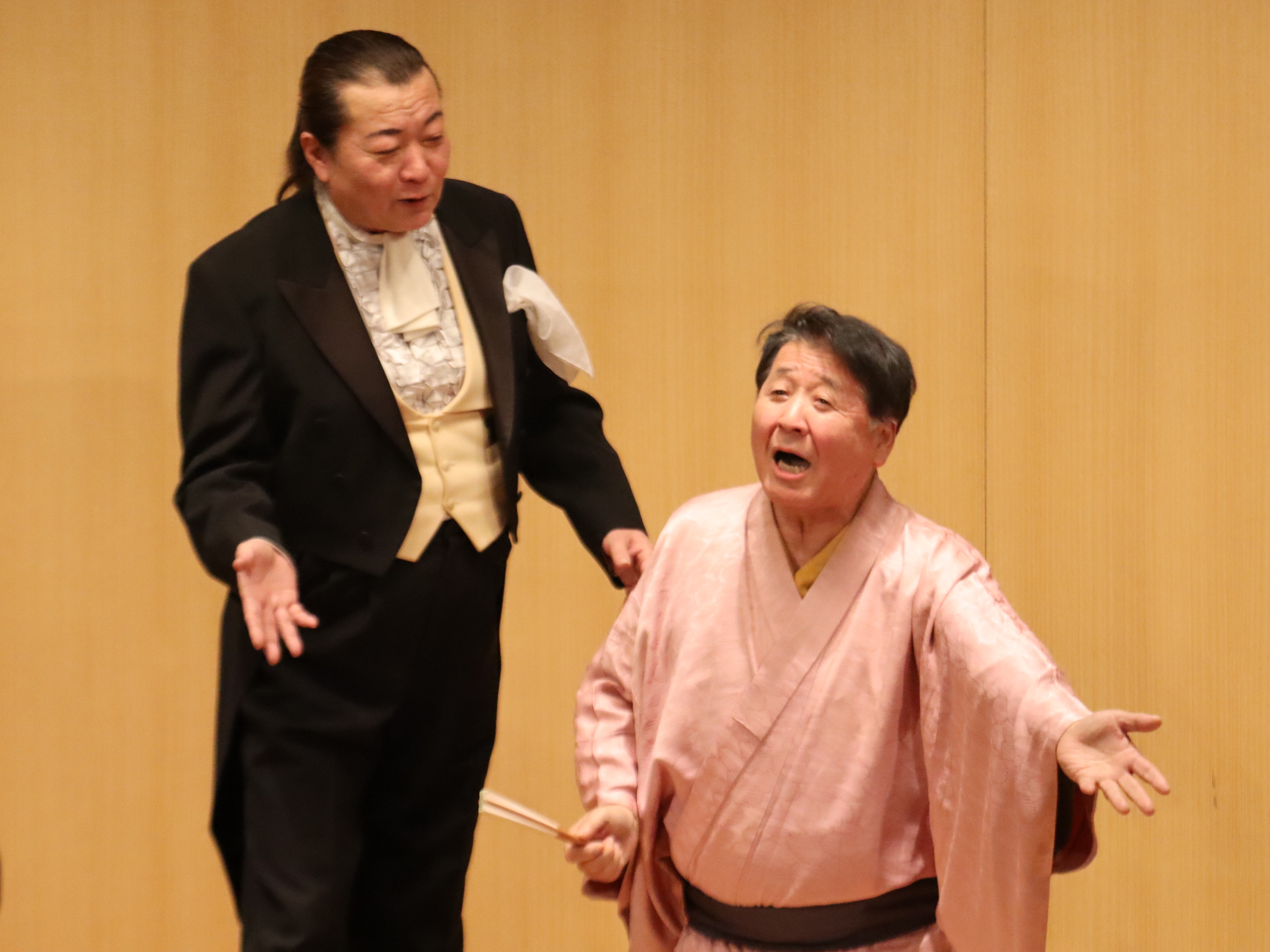 マジックに落語に…芸歴45周年で奇術師・松旭斎小天正が盟友・笑福亭仁