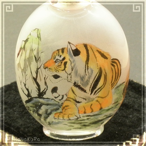 鼻煙壷 鼻煙香 42 虎 トラ 内側から手描き 工芸品 鼻煙壺 内絵