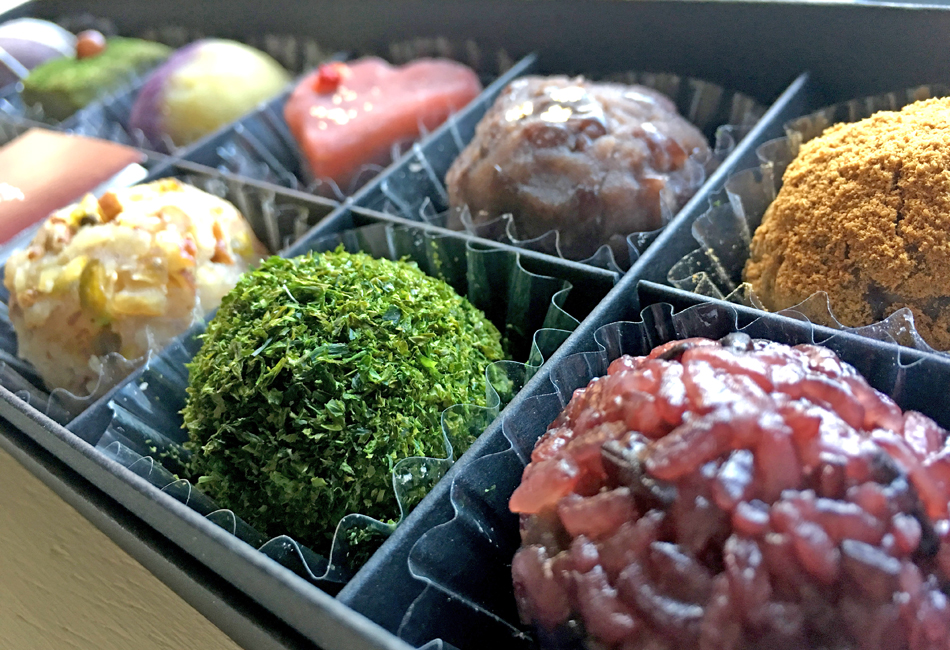 大分のおはぎ専門店が作る、カラフルで美しいおはぎセット／あんこ菓子