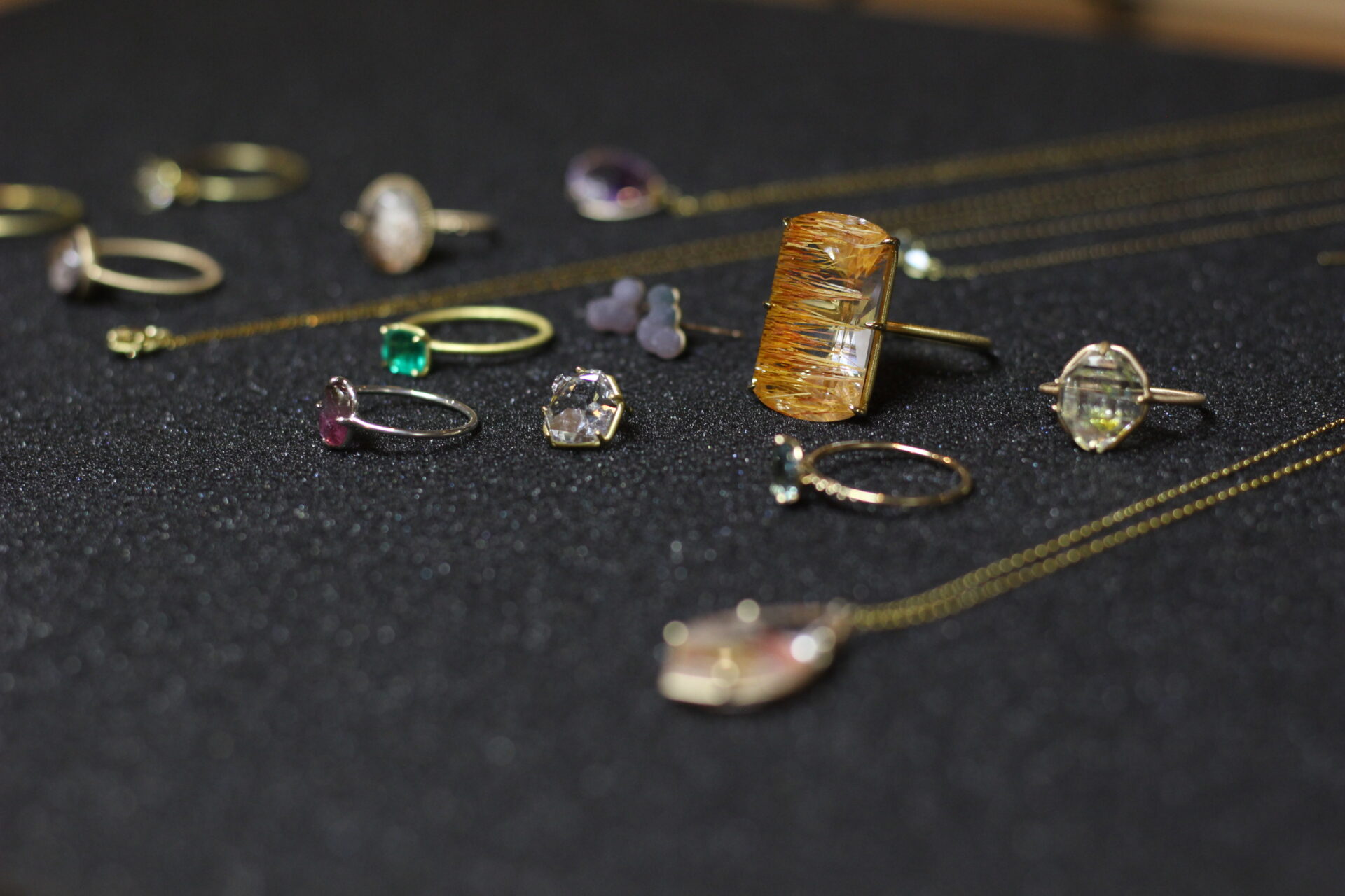 お気に入りの宝石をみつけよう｜持ち込み宝石専門店「めじまふ」【前編