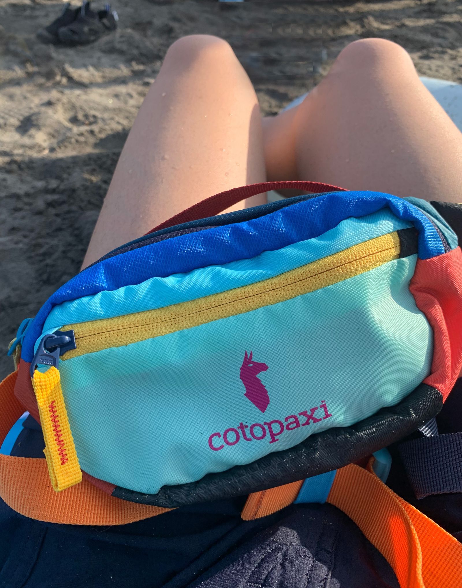 新品Cotopaxi コトパクシ ヒップバッグ コーラ いろはす コカコーラ