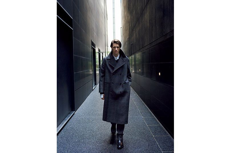 チェックのコートをクールに着る──祐真朋樹のファッション手帖 | GQ