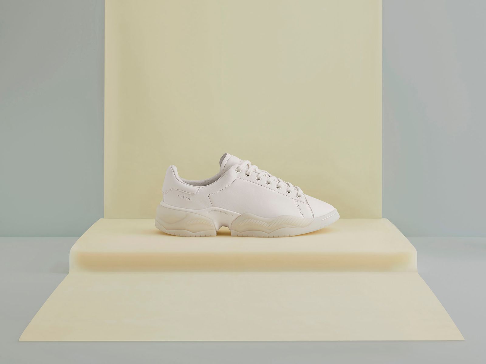 アディダス オリジナルスとOAMCのコラボスニーカーの第2弾が到着