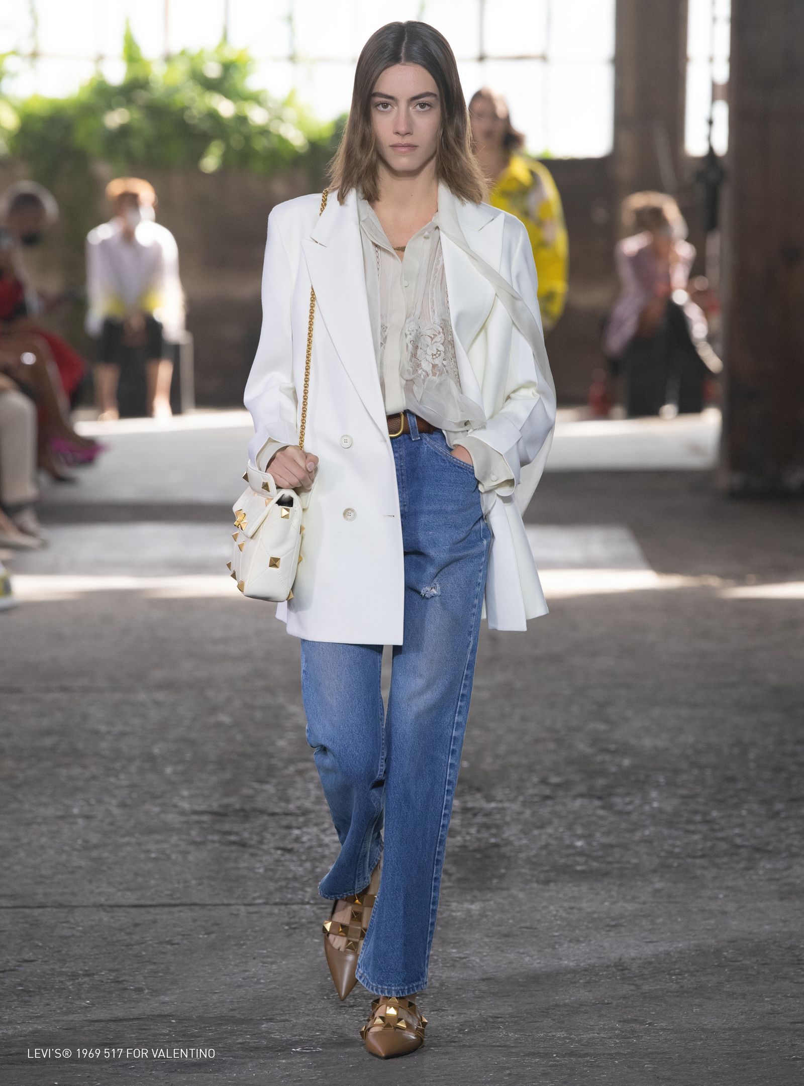 ヴァレンティノ×リーバイス®の“ブーツカット”が美しい！ | GQ JAPAN