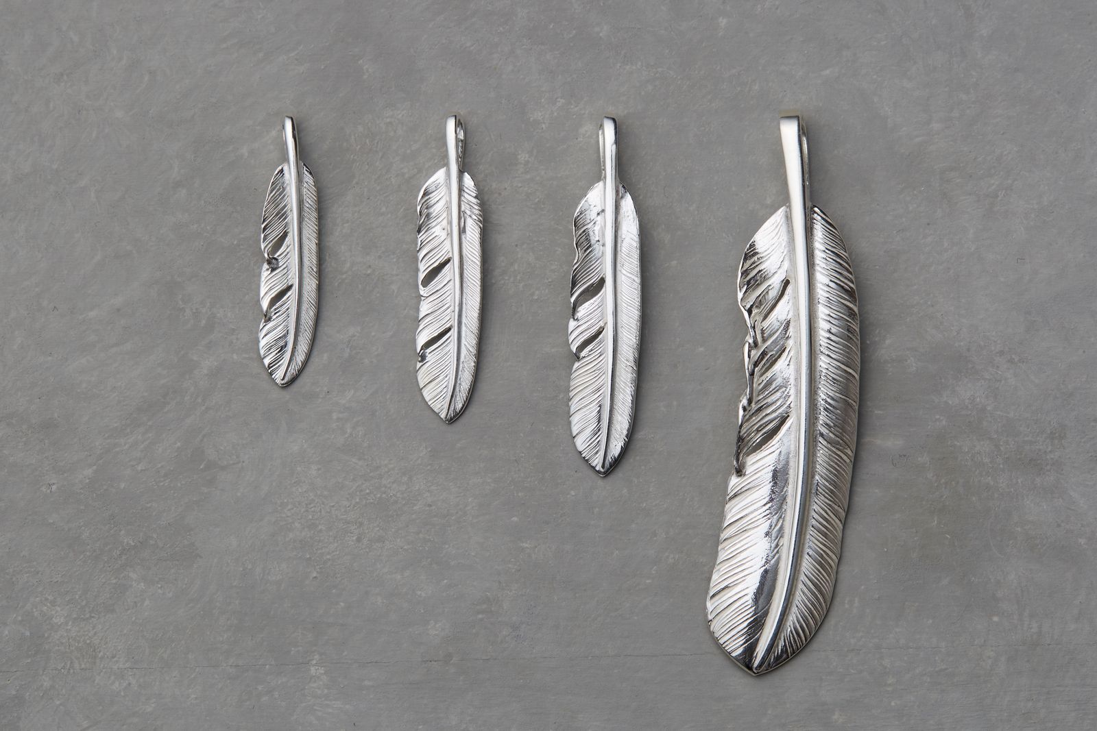 小・中・大・特大!! 4サイズ存在する「goro's」のフェザーネックレス