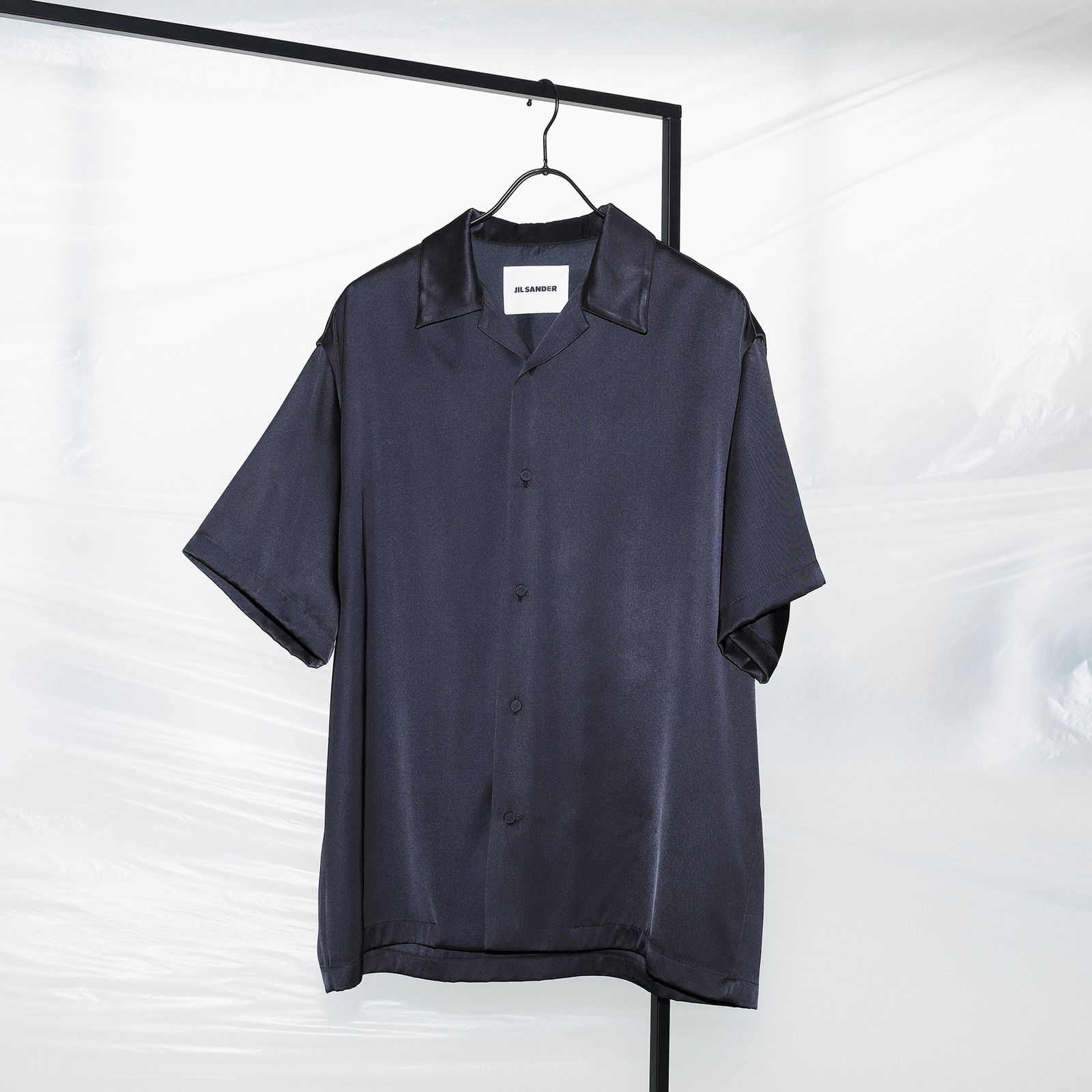 アートを着る感覚で纏いたい、ジル サンダーの半袖シャツ──秋の