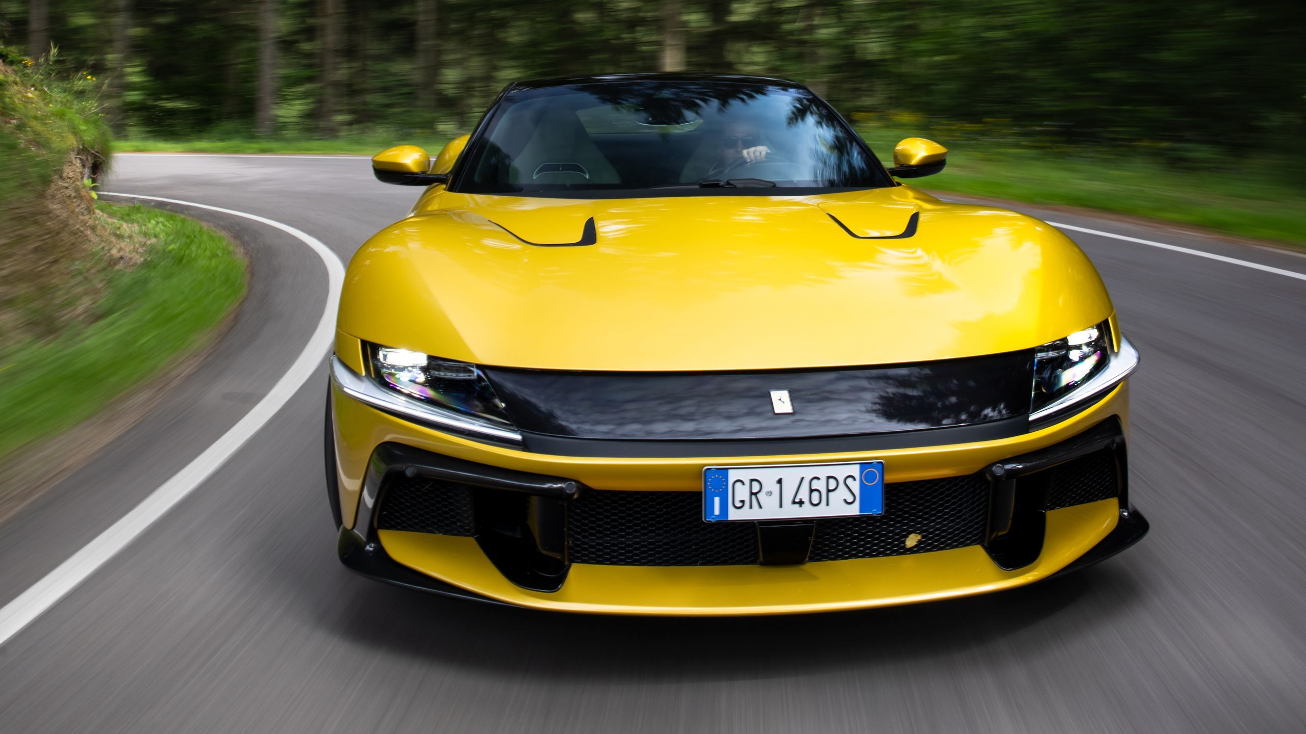 フェラーリのV12モデルはラグジュアリーに昇華する──新型12