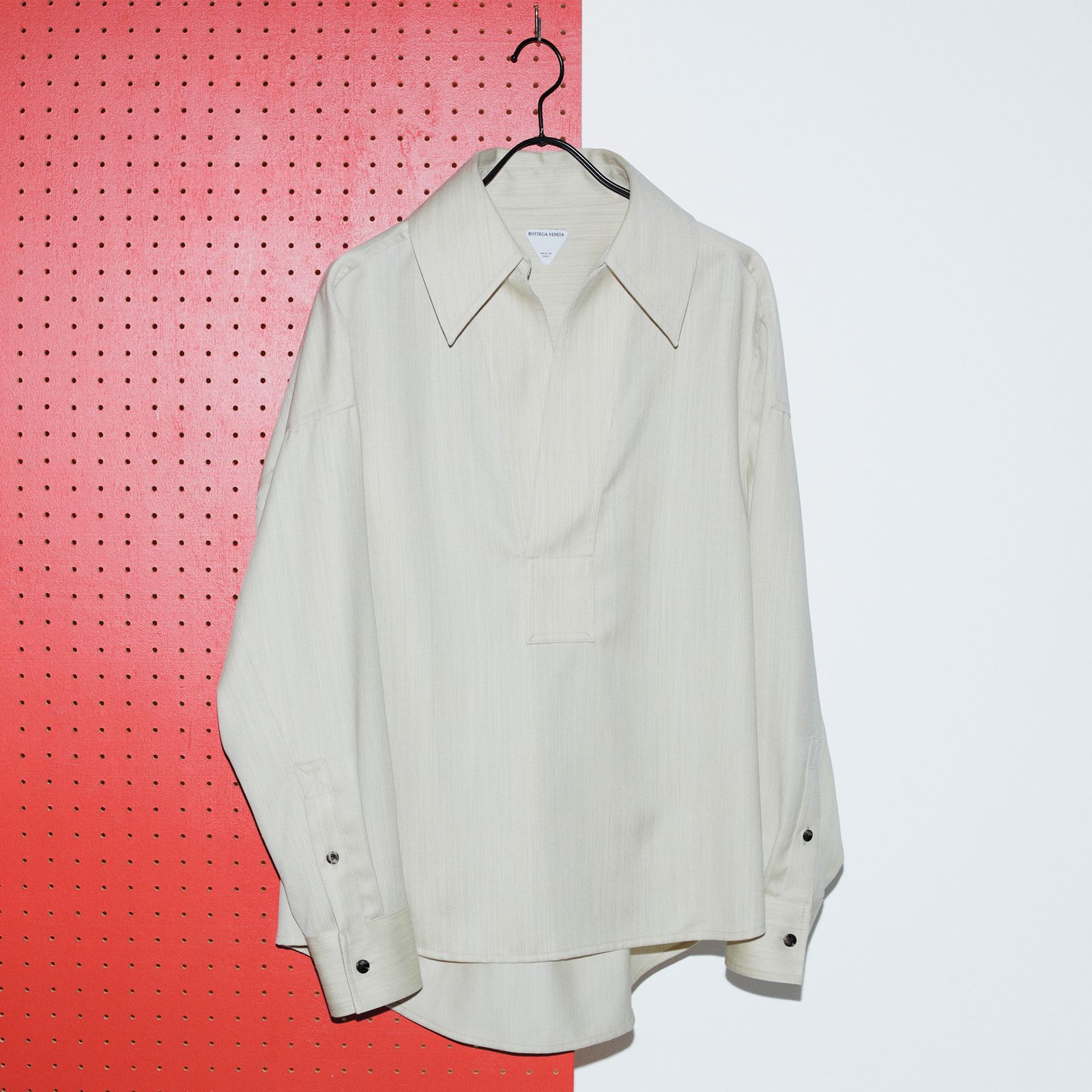 モードなツイストを効かせたボッテガ・ヴェネタ──特集：1枚で主役級