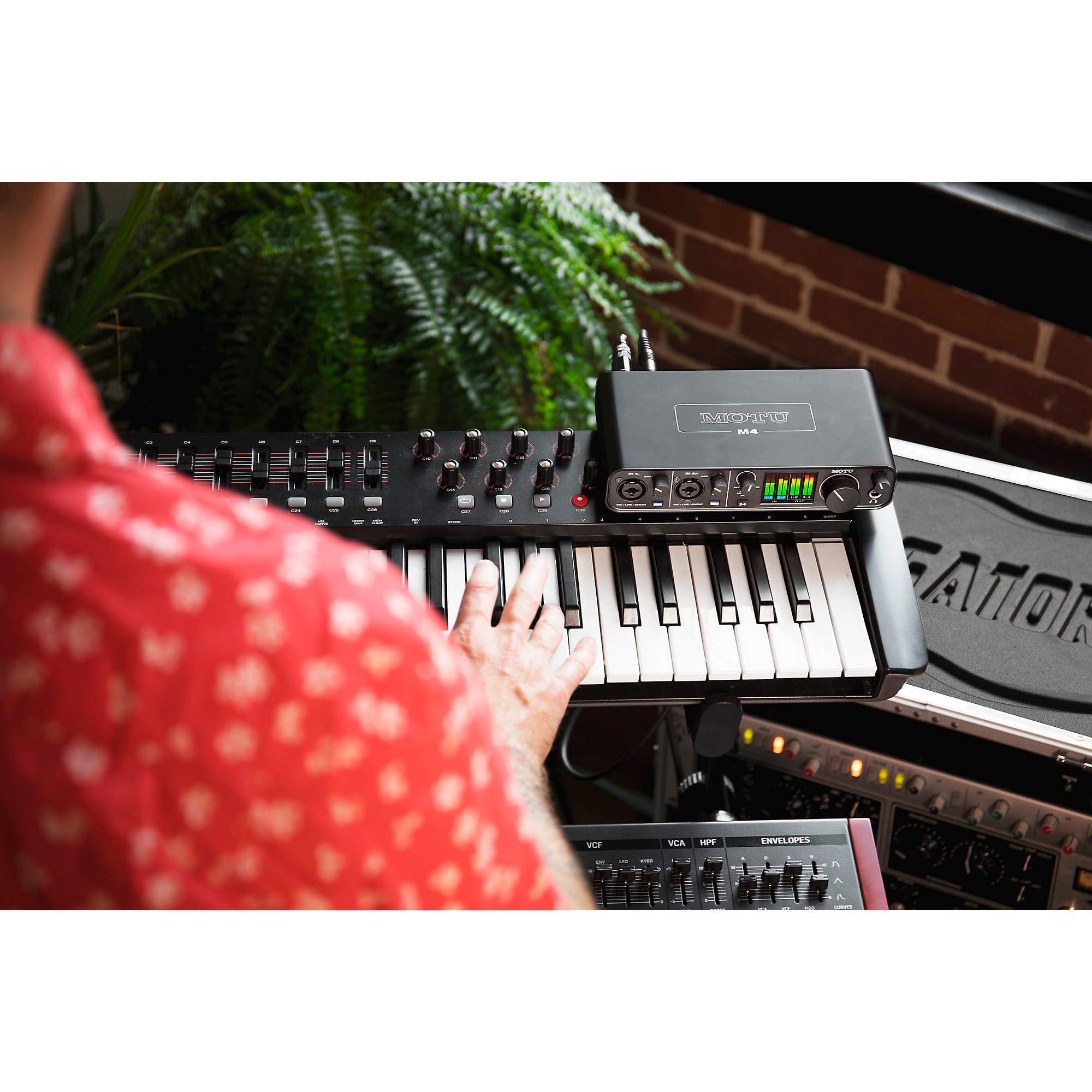 MOTU M4 4x4 USB-C Audio Interface | Guitar Center