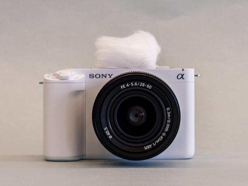 ソニー初のフルサイズ「VLOGCAM ZV-E1」発表、本体33万円の中級者向け