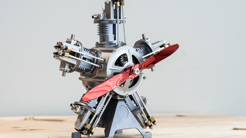 リアルな動きもいいね！ 飛行機エンジンの仕組みも理解できる「星型