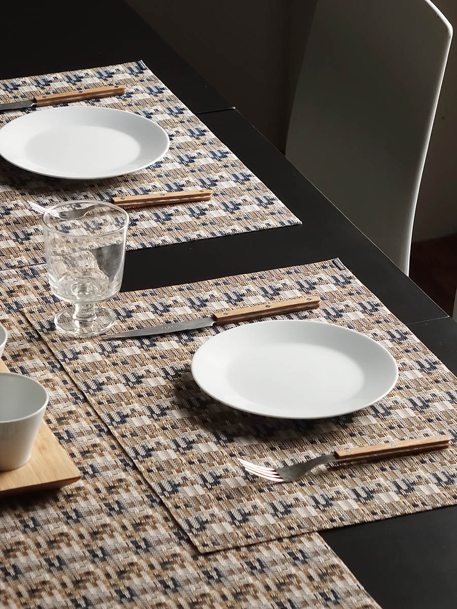 チルウィッチ ランチョンマット フェイブル｜青とからし色のツイード