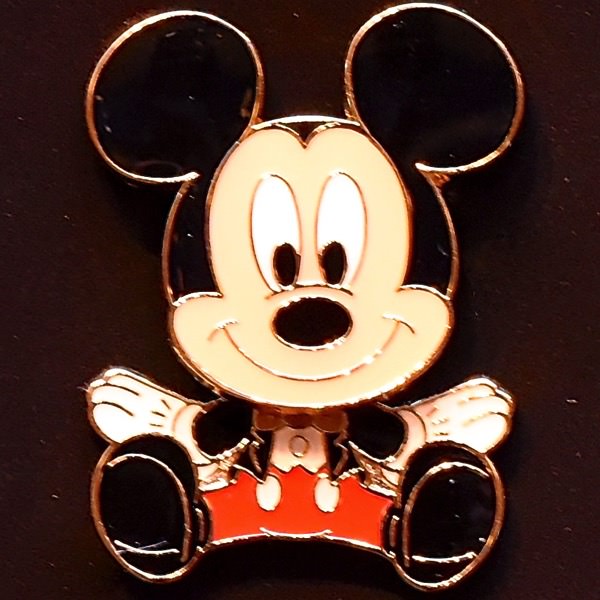 ゆらゆら動いてかわいい☆ディズニーランドのキャラクターピンバッジ -