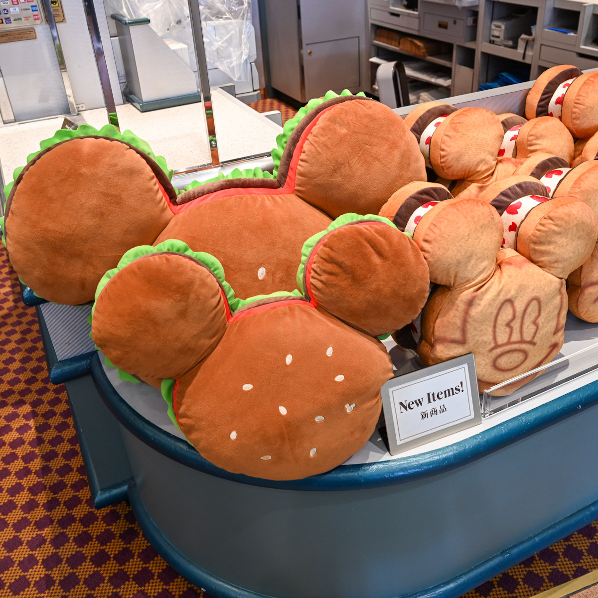 ミッキーバーガークッションが超巨大化！東京ディズニーランド「パーク