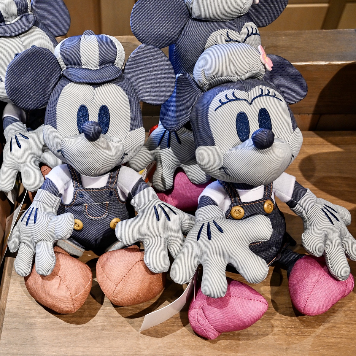落ち着いたデニム仕様がかわいい！東京ディズニーランド「ミッキー