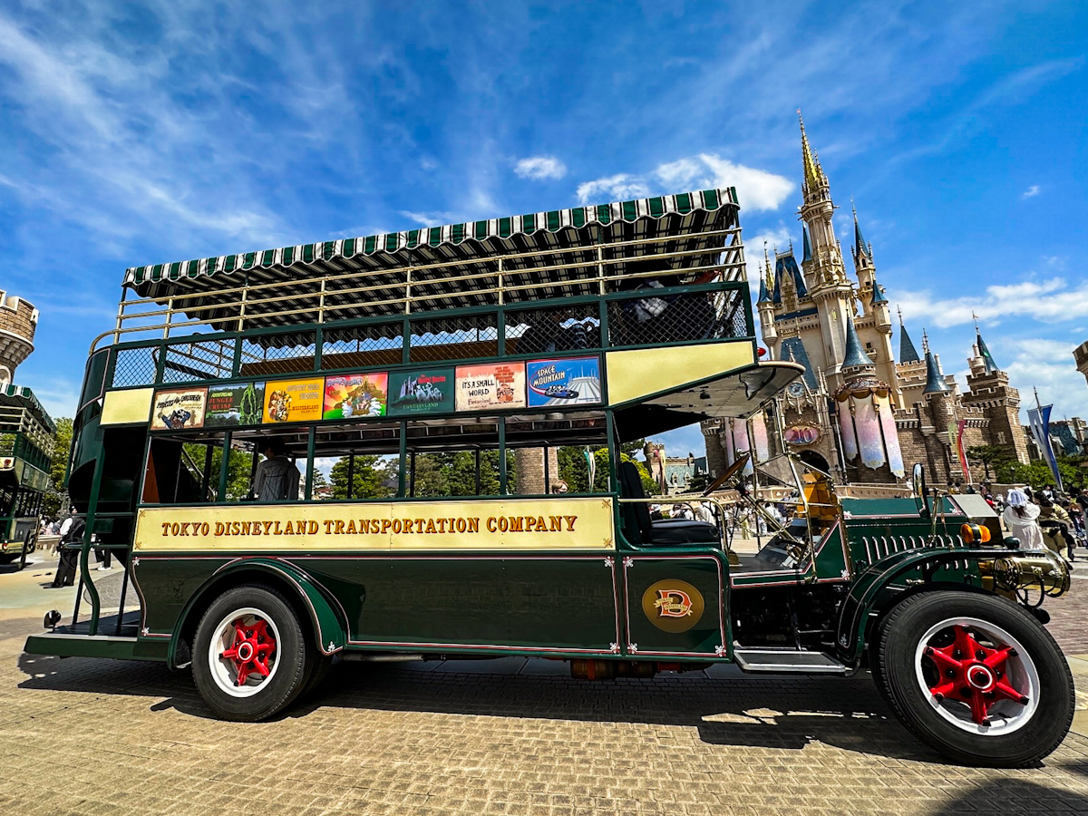 パークを走る「オムニバス」デザイン！東京ディズニーランド