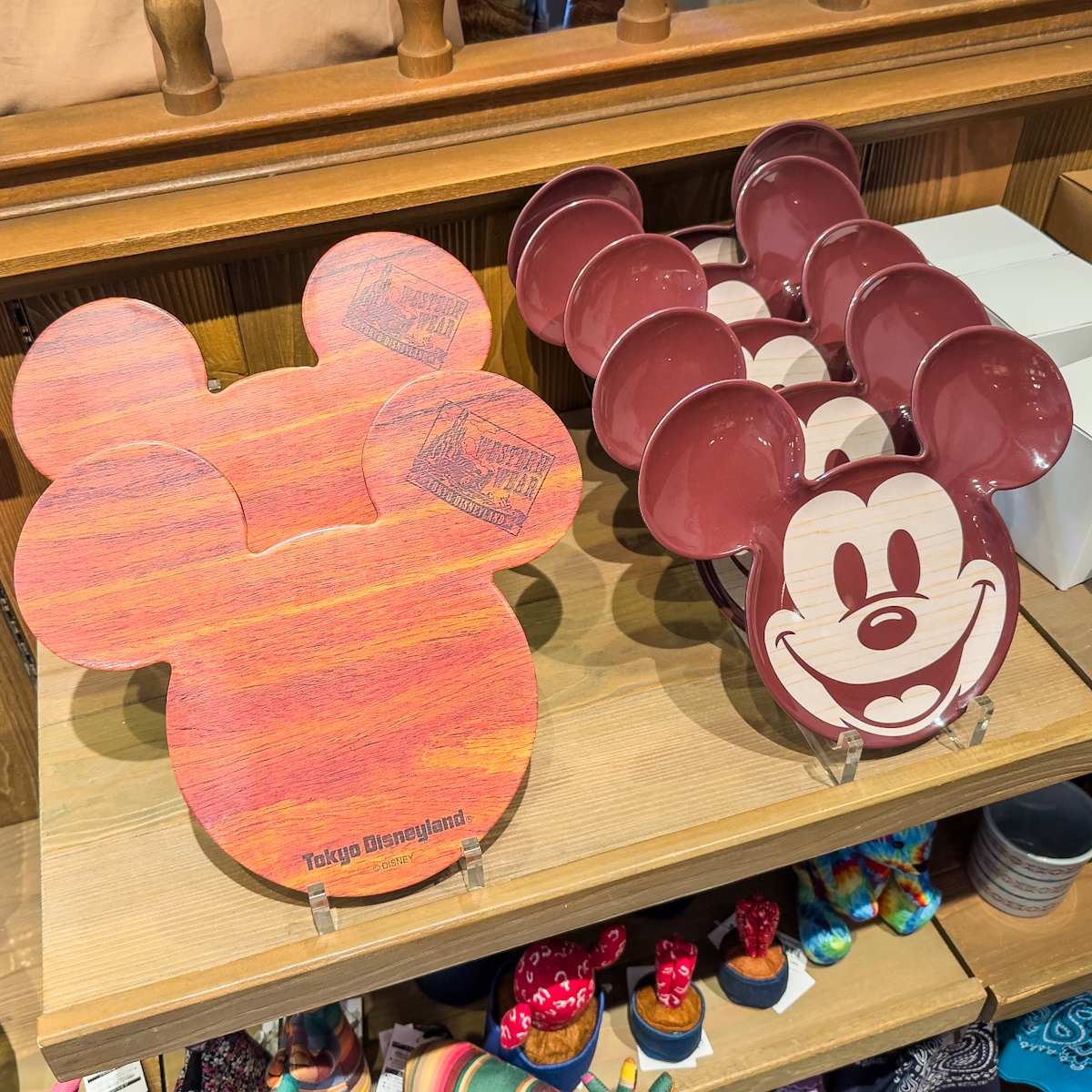 ビッグサンダー・マウンテン」に登場するオポッサムデザインも！東京