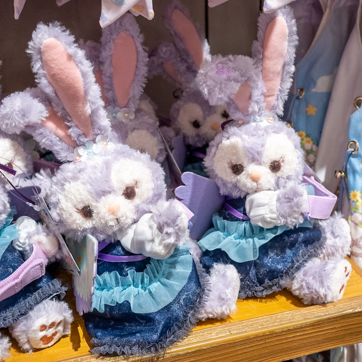 鳥のダンスコスチュームを着たステラ・ルーたち！東京ディズニーシー