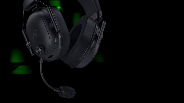 Razer BlackShark V2 HyperSpeed Wireless Gaming Headset: 280g