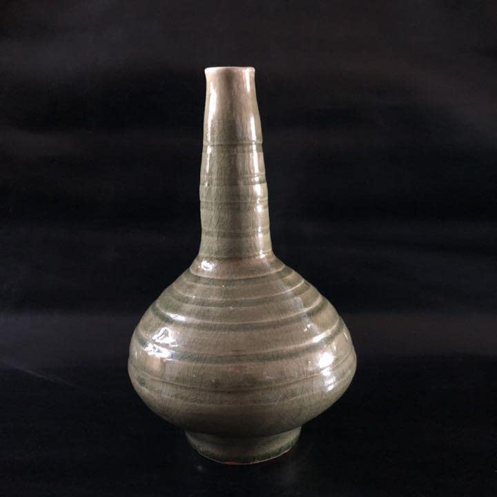 古美術◼️蔵からかなり美しい曲線の緑色の壺、壷、花瓶が出てきました