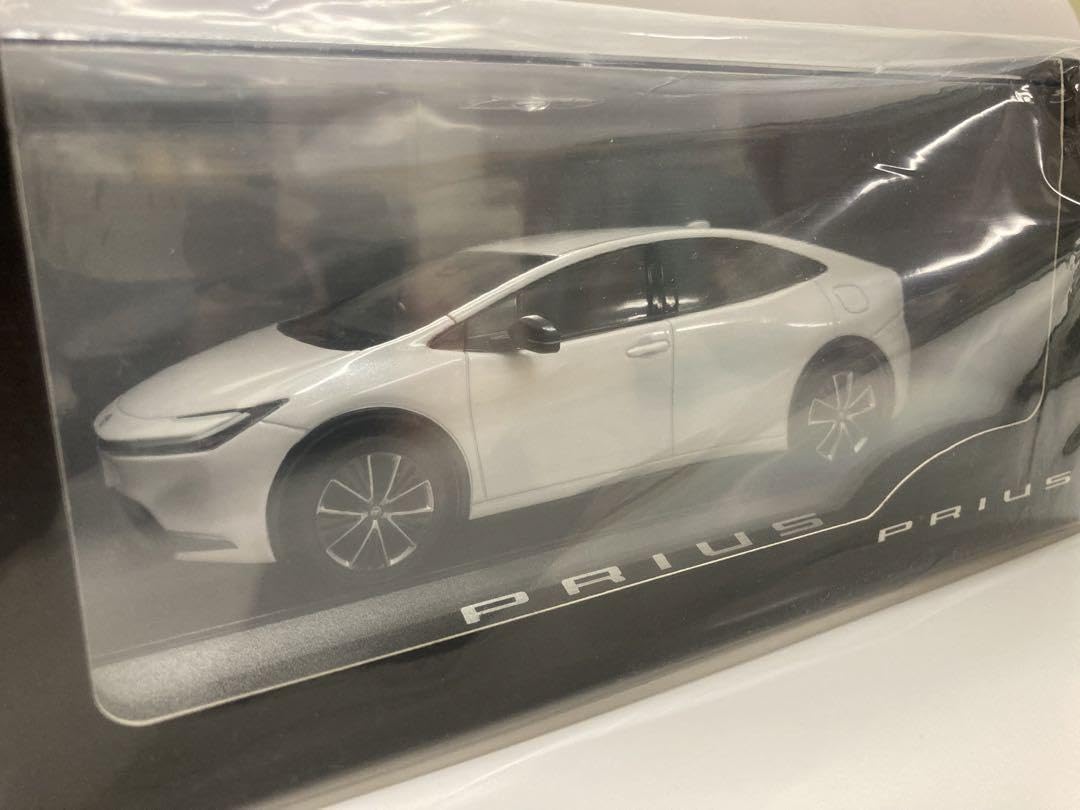 Amazon.co.jp: 130 60系 新型プリウス ミニカー カラーサンプル : おもちゃ