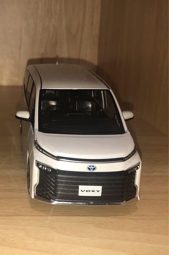 Amazon | トヨタ 新型 90 ヴォクシー 白 カラーサンプル 1台