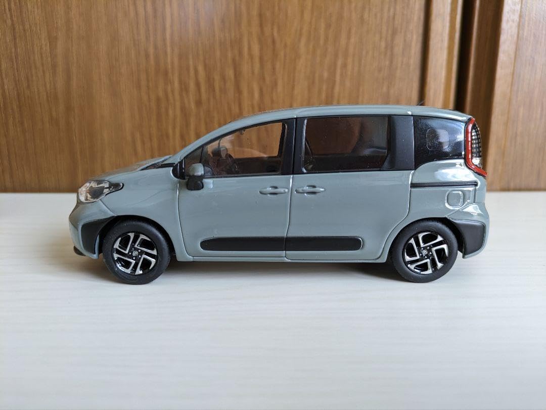 Amazon.co.jp: カラーサンプル 1 30 トヨタ シエンタ アーバンカーキ