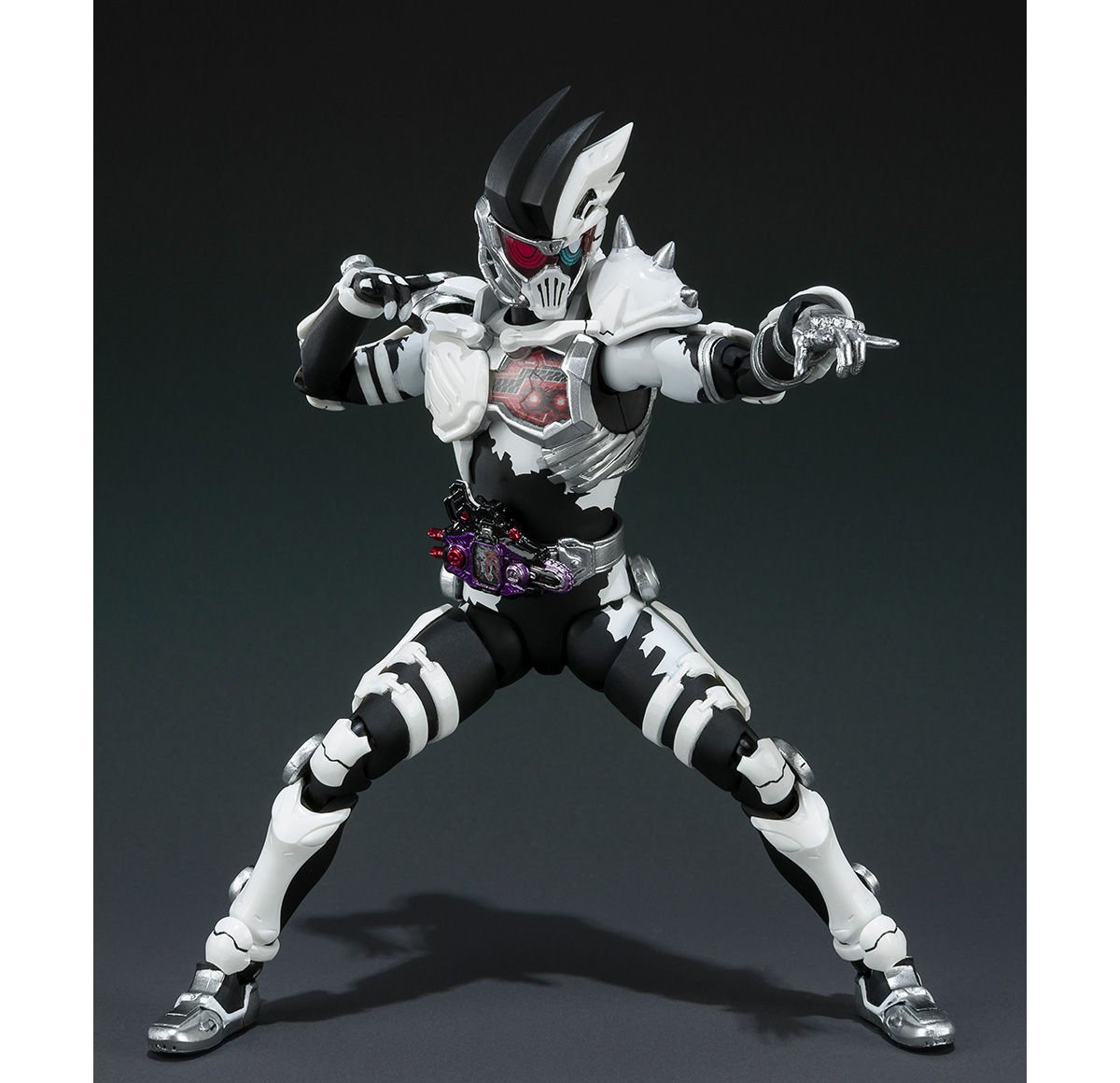 Amazon | バンダイ(BANDAI) S.H.Figuarts 仮面ライダーゲンム ゾンビ