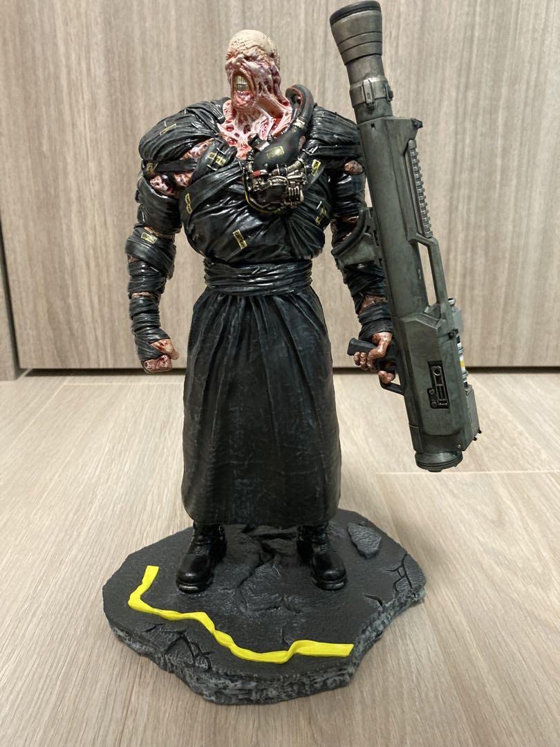 Amazon.co.jp: numskull社製 バイオハザード ネメシス 者フィギュア