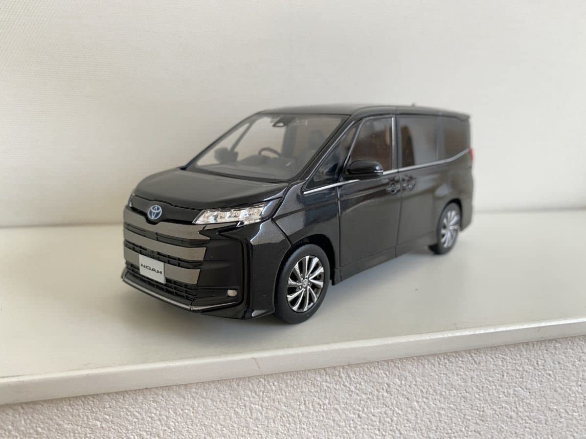 Amazon | ミニカー 1/30 新型 ノア S-Z 90系 カラーサンプル ミニカー