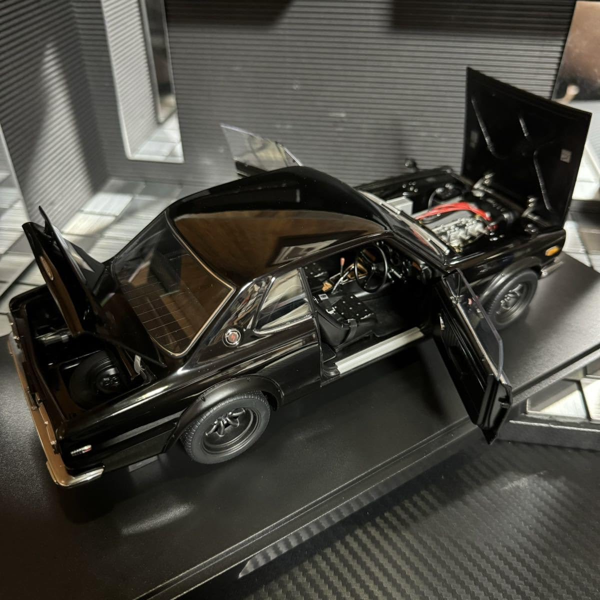 Amazon | 絶版未展示品 オートアート1/18GT-R(KPGC10)チューンド