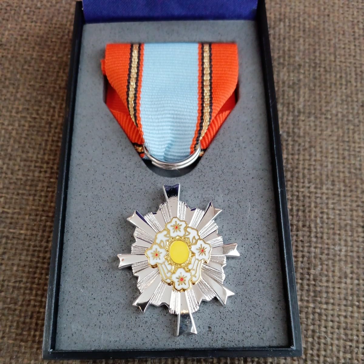 3級 防衛功労章 5号 綬付 Amazon.co.jp: 極!第三級 防衛功労章 5号賞詞