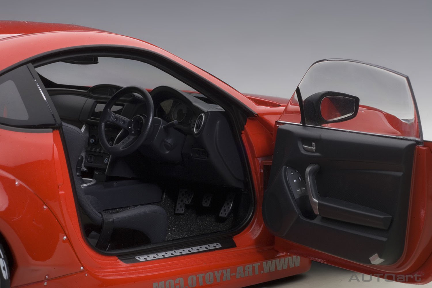 Amazon | AUTOart 1/18 ロケットバニー 86 (レッド/シルバー・ホイール