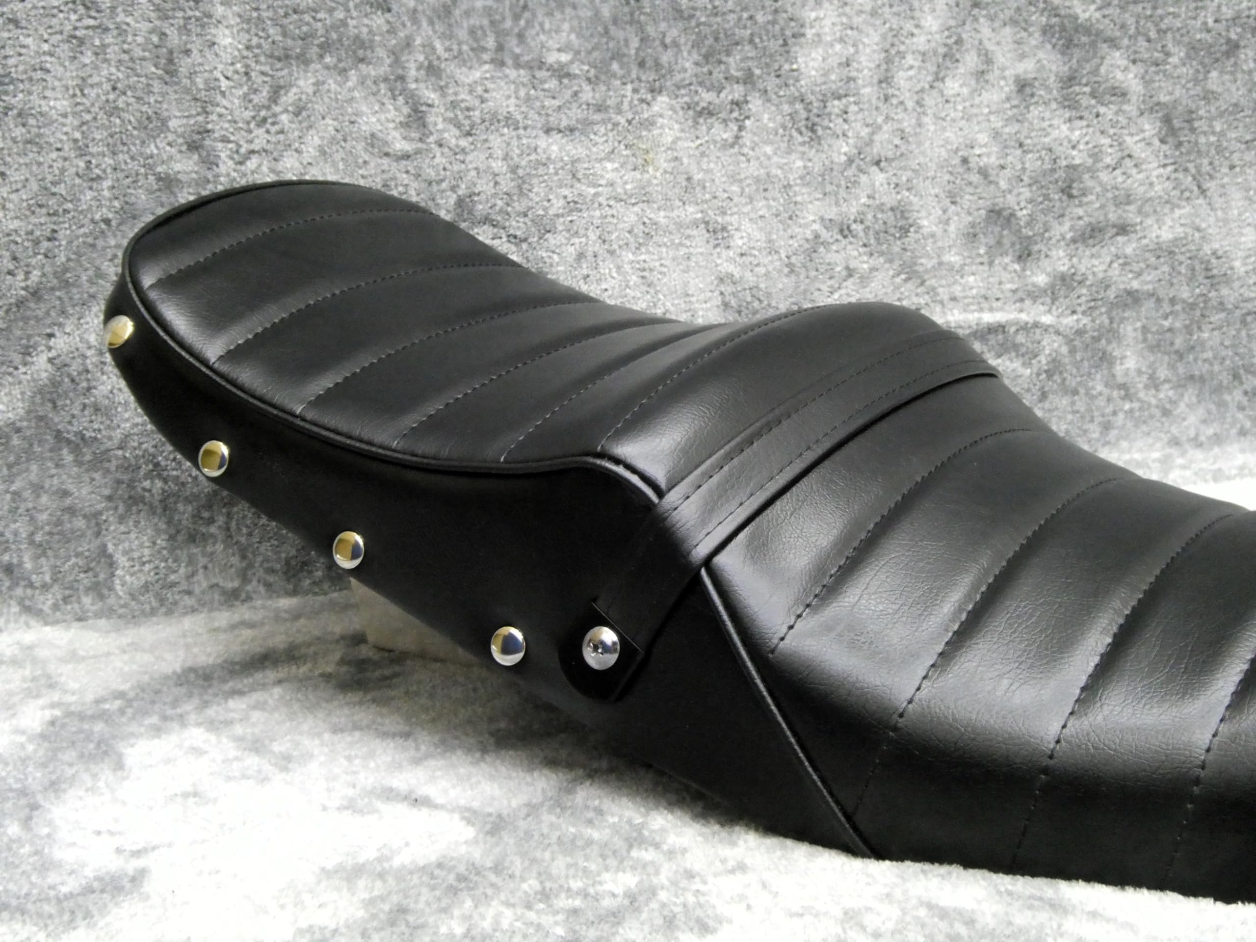 Amazon | XJR400 前期 タックロールシート (黒 レザー 鋲打ち