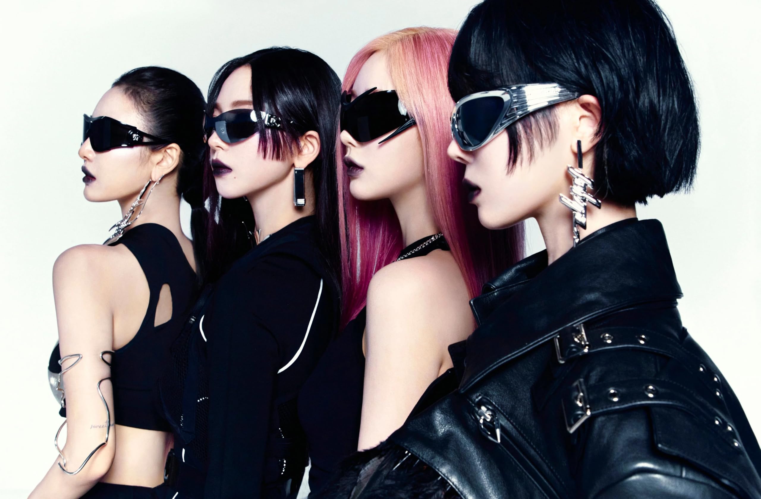 Amazon.co.jp: aespa Whiplash 5th Mini Album with Tracking (SMini