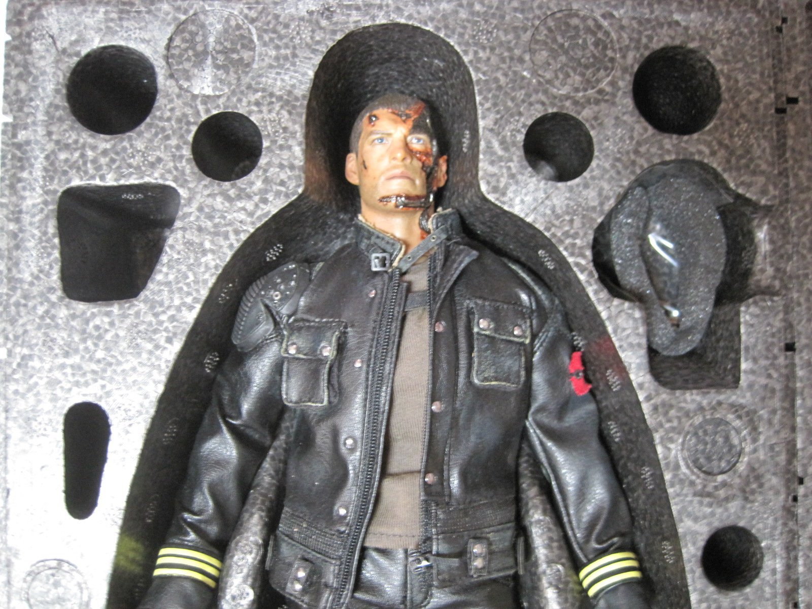 Amazon.co.jp: ムービー・マスターピース ターミネーター4 1/6スケール