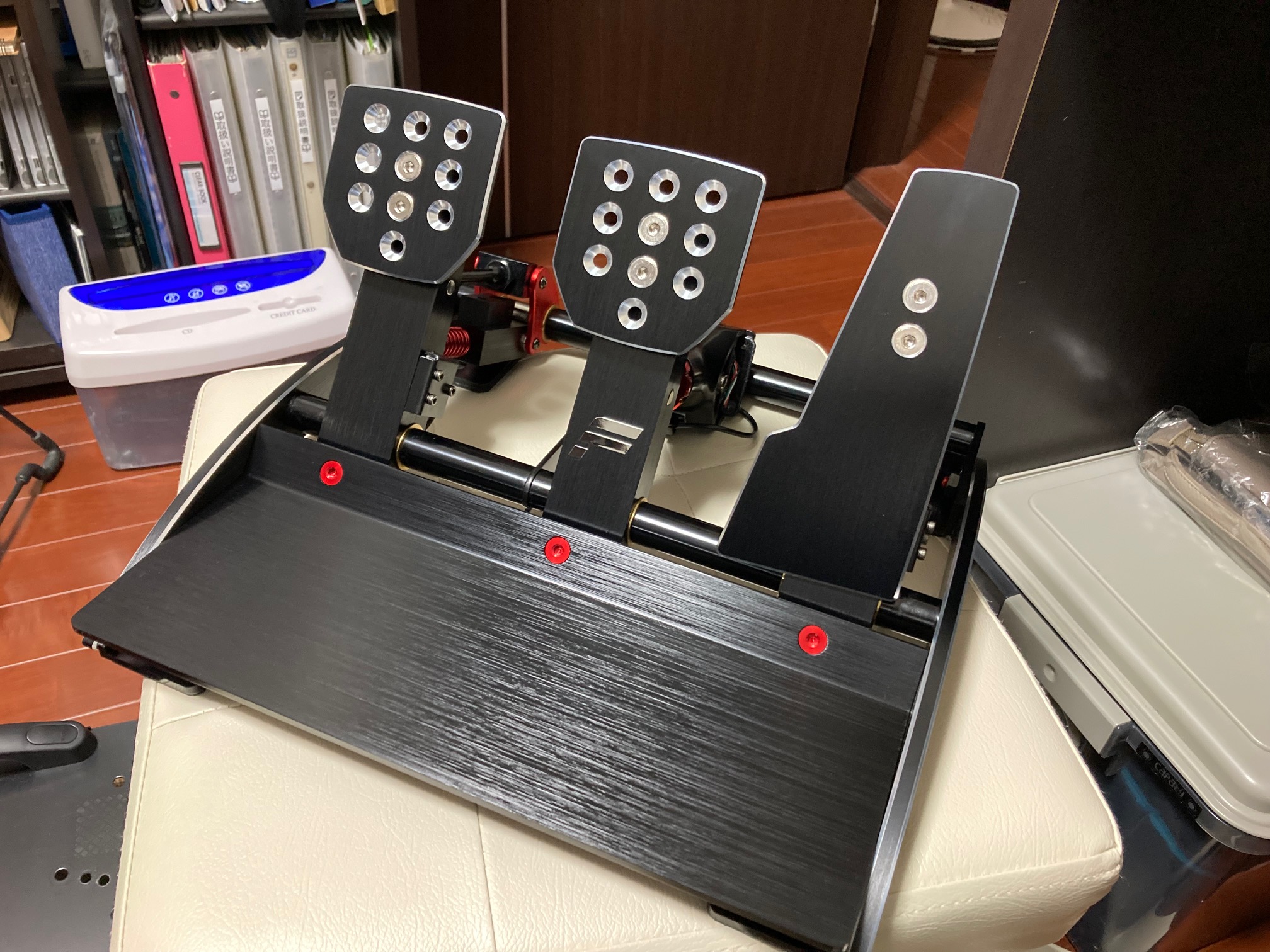 レースシム中級者以上向けペダル！『Fanatec ClubSport Pedals V3