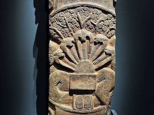 メトロポリタン美術館 インド初期仏教美術 Tree & Serpent 特別展 仏塔