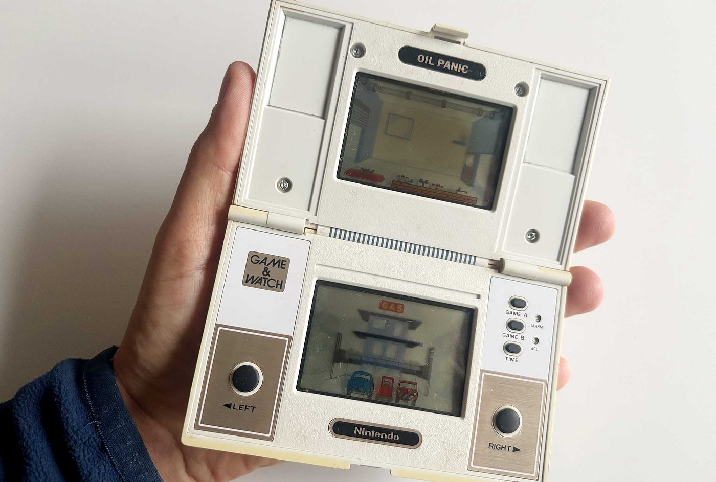 1982] Seeing double: boyhood wonders at the Game & Watch's dual