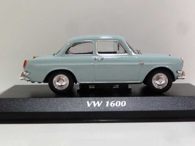 Volkswagen 1600 (Type 3) Blue 1:43 940055300 MAXICHAMPS diecast