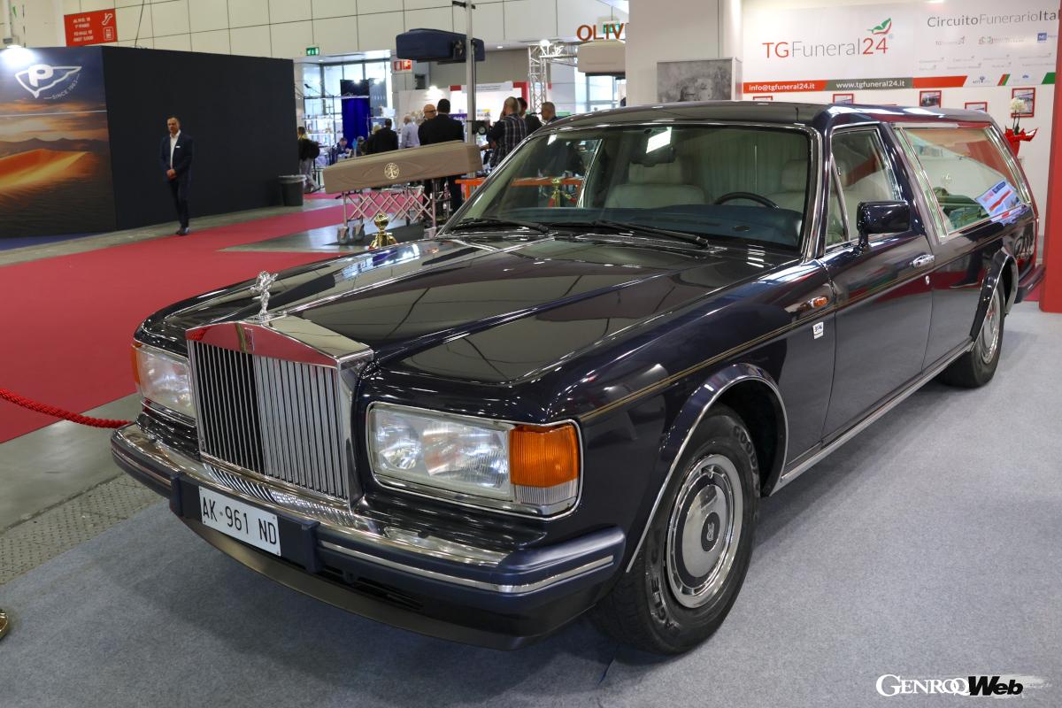 華麗なるイタリア式霊柩車展示会を取材「イタリア人が見送られるならEV