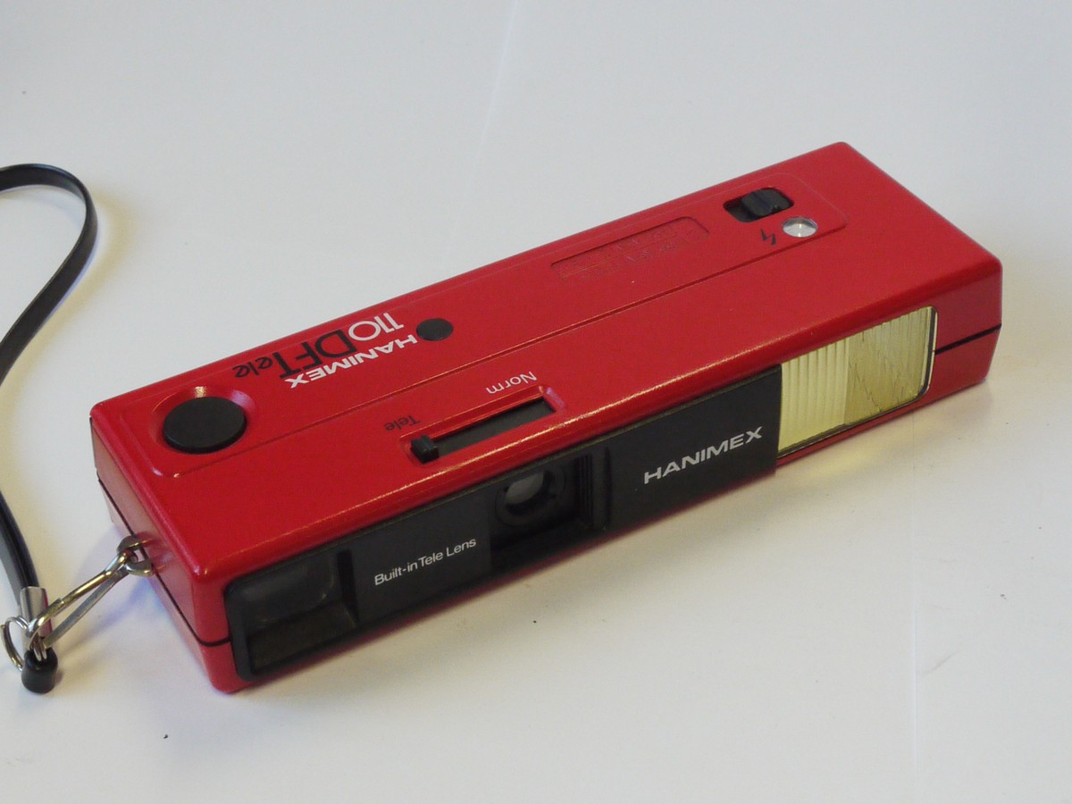 Hanimex 110 DFTele 110 Pocket camera, RED coloured, with normal