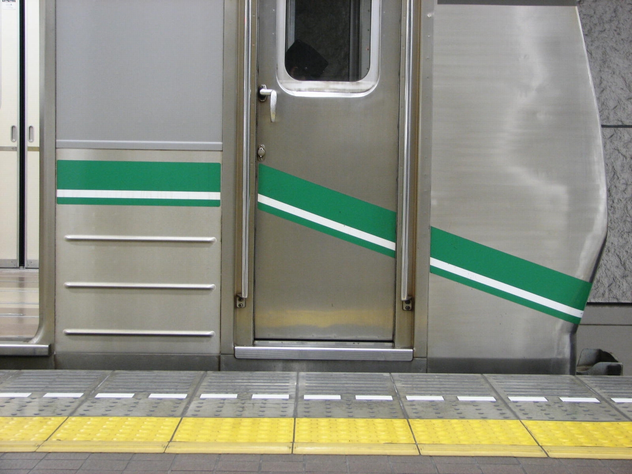 鉄道部品 大阪メトロ 中央線 24系 側面車号銘板 「24207」 24系｜車両