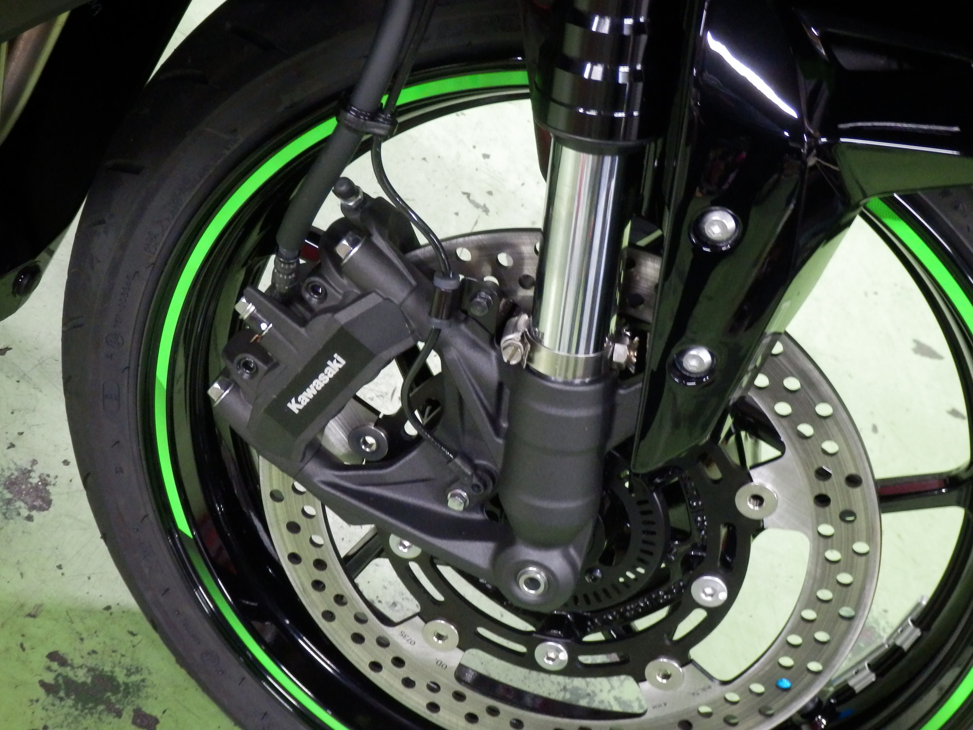 カワサキ ZX-25R 整備 『ブレーキパッド』『キャリパーチタンボルト