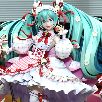 トピックス】『となりの吸血鬼さん』より「ソフィー・トワイライト」の