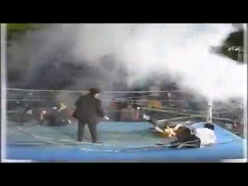 大仁田厚 × ザ・グレート・サスケ （有刺鉄線電流爆破デスマッチ