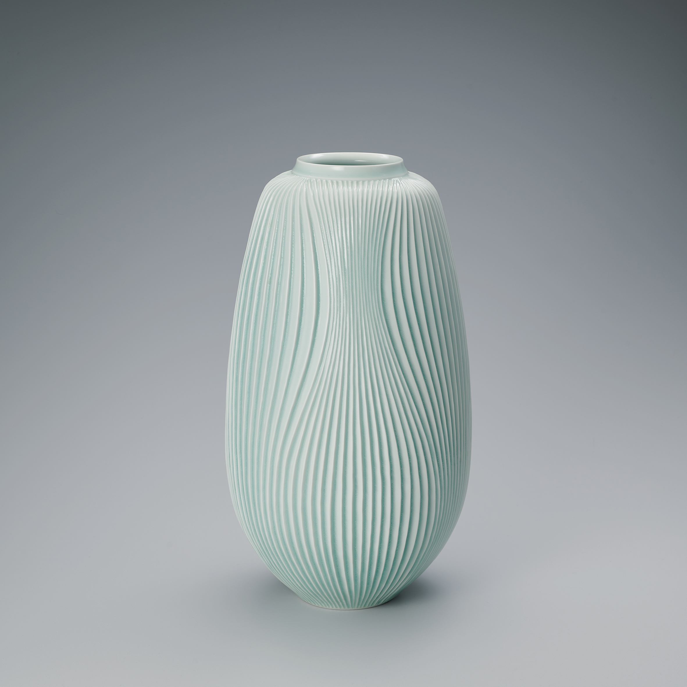 陶磁器 波佐見焼 第67回（令和2年）日本伝統工芸展入選作・青白磁鎬彫