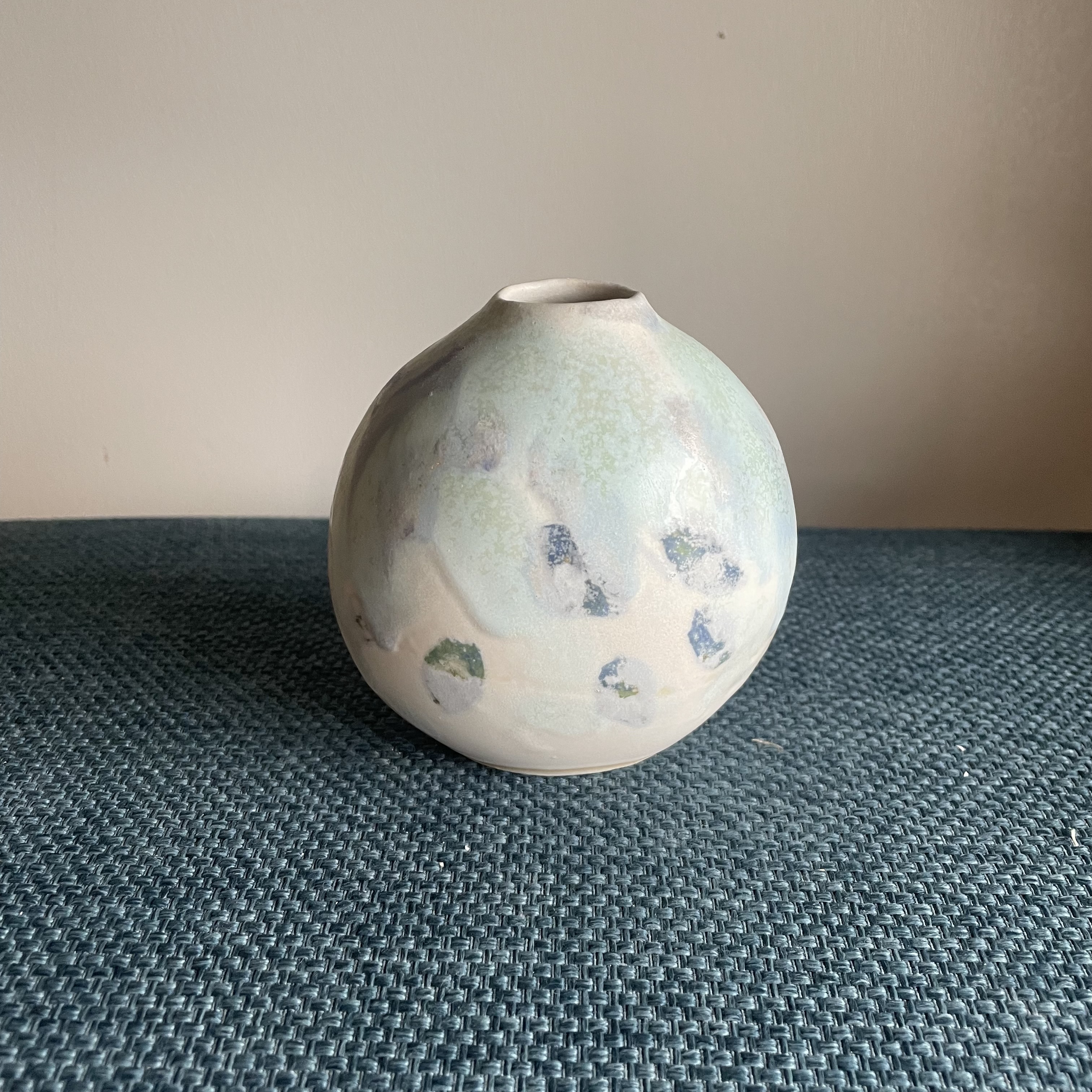 青磁の花器 魅力的なフォルム 一点物 青磁の花器 魅力的なフォルム